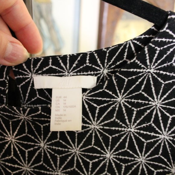 HM Black Geometric Shift Dress - Picture 7 of 8